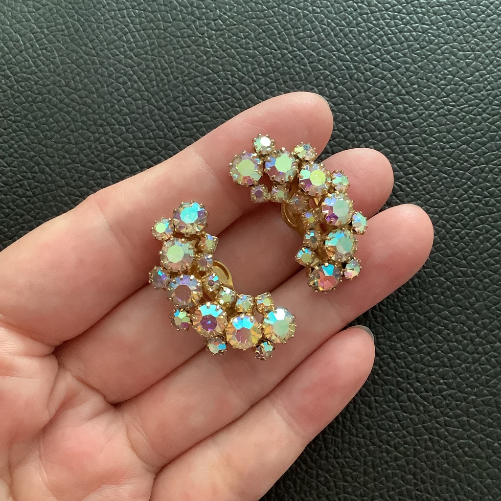Vintage Weiss A B Rhinestone Clip On Earrings 35$